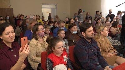 Вчителька музичної школи в Луцьку видала 23 пісенні збірники. Ще два готує до друку Вчителька музичної школи в Луцьку видала 23 пісенні збірники. Ще два готує до друку