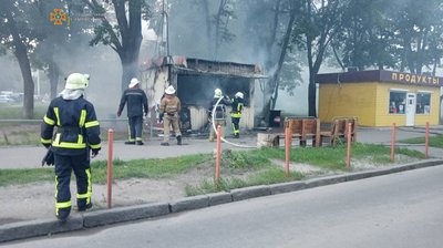 У Харкові спалахнув кіоск з шаурмою У Харкові спалахнув кіоск з шаурмою