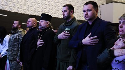 У Черкасах родинам загиблих захисників вручили почесні відзнаки У Черкасах родинам загиблих захисників вручили почесні відзнаки