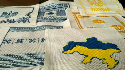 Волинські майстрині передали 110 фрагментів до вишитого Герба України Волинські майстрині передали 110 фрагментів до вишитого Герба України