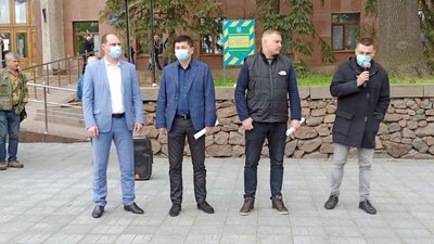 "Захистимо екологію Миколаївщини": під стінами облдержадміністрації відбулась екоакція "Захистимо екологію Миколаївщини": під стінами облдержадміністрації відбулась екоакція