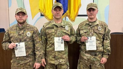 Трьох бійців поліцейського батальйону із Закарпаття нагородили відзнаками