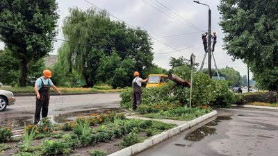 Знеструмлені більше 100 населених пунктів. На Кіровоградщині усувають наслідки зливи та буревію