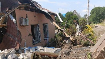 Зруйнований дитячий садочок унаслідок ударів російських КАБів у Малокатеринівці