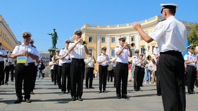 29 років незалежності: в Одесі Потьомкінськими сходами підняли 29-метровий стяг України 29 років незалежності: в Одесі Потьомкінськими сходами підняли 29-метровий стяг України