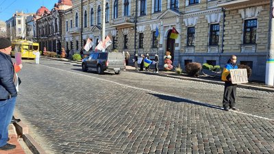 У Кропивницького відбувається акція-нагадування про зниклих безвісти й полонених захисників У Кропивницького відбувається акція-нагадування про зниклих безвісти й полонених захисників