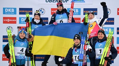 Дмитро Підручний разом з учасниками квіткової церемонії персьюту на Кубку світу