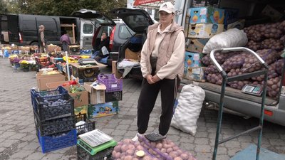 Що з цінами на сезонні овочі та фрукти на луцьких ринках Що з цінами на сезонні овочі та фрукти на луцьких ринках
