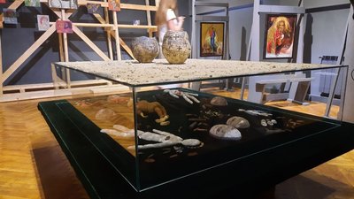 В Івано-Франківську презентували артпроєкт "Бог між нами! Переможемо разом!" В Івано-Франківську презентували артпроєкт "Бог між нами! Переможемо разом!"