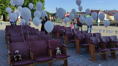 В Ужгороді провели акцію "Реквієм за дитячою мрією"