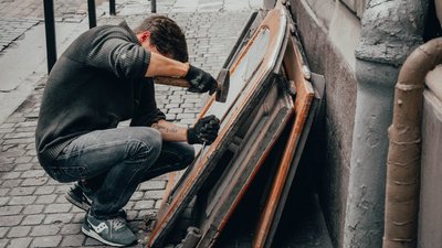 У центрі Львова відреставрували дубову браму кінця 19 століття У центрі Львова відреставрували дубову браму кінця 19 століття