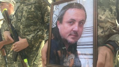 У Полтаві прощаються із воїнами, які загинули під час оборони України У Полтаві прощаються із воїнами, які загинули під час оборони України