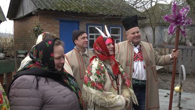 Каша на стелі і часник під скатертиною – як у селі на Коропщині святкують Різдво