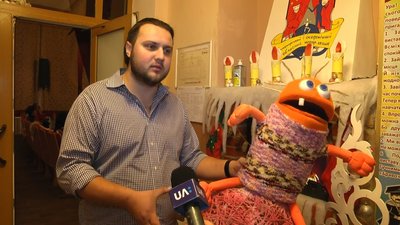 У Житомирі у театрі ляльок відбулася прем'єра новорічної вистави "Зоряний Всесвіт чекає на свято" У Житомирі у театрі ляльок відбулася прем'єра новорічної вистави "Зоряний Всесвіт чекає на свято"