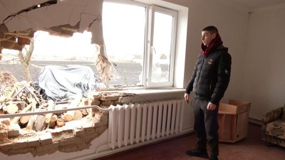 "Уламок влетів в стіну і матір привалило цеглинами": родичі травмованої під час російської атаки на Хмельниччині "Уламок влетів в стіну і матір привалило цеглинами": родичі травмованої під час російської атаки на Хмельниччині