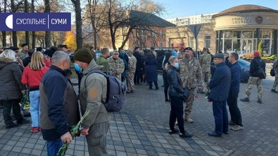 У Сумах прощалися з Олександром Іваніною (ФОТО) У Сумах прощалися з Олександром Іваніною (ФОТО)