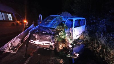 Нічна ДТП на Рівненщині: водія діставали рятувальники Нічна ДТП на Рівненщині: водія діставали рятувальники
