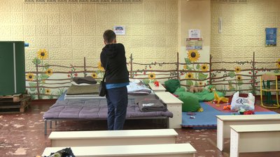 Дитина в пункті незламності у Харкові