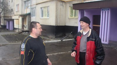 В Охтирці ремонтують пошкоджені від вибухів будинки В Охтирці ремонтують пошкоджені від вибухів будинки