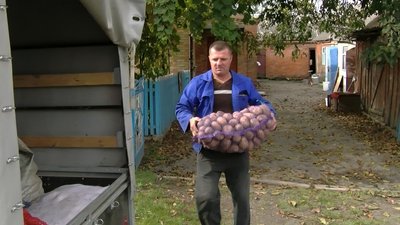 Три машини овочів: на Волині збирають городину для пацієнтів госпіталю ветеранів війни