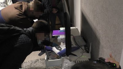 У Франківську викрили ботоферму, яка створювала фейкові профілі у мережах У Франківську викрили ботоферму, яка створювала фейкові профілі у мережах