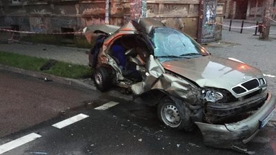 У Франківську зіткнулись Lexus та Daewoo Lanos. Загинув 26-річний чоловік У Франківську зіткнулись Lexus та Daewoo Lanos. Загинув 26-річний чоловік