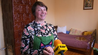 "Ми стали однією родиною". Жителька Прикарпаття двічі прихистила переселенців з Київщини "Ми стали однією родиною". Жителька Прикарпаття двічі прихистила переселенців з Київщини