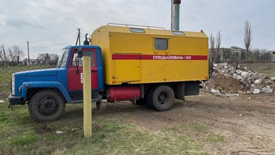 Зруйноване обстрілами: у Прибузькому на Миколаївщині фахівці відновлюють газопостачання
