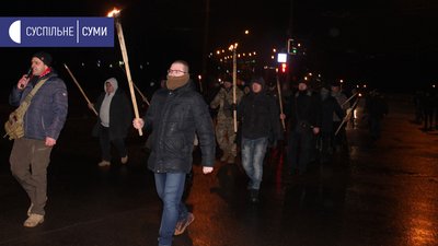 У Сумах смолоскипною ходою відзначили день народження Степана Бандери У Сумах смолоскипною ходою відзначили день народження Степана Бандери