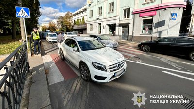 Автомобіль збив жінку та її сина у Рівному — поліція