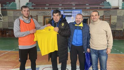До дня народження сумського тренера Володимира Гладова його вихованці зіграли товариський матч