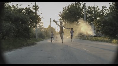 Коли зустрілася з дітьми на Донбасі, я ніби зустрілася з собою: інтерв'ю з режисеркою Алісою Коваленко Коли зустрілася з дітьми на Донбасі, я ніби зустрілася з собою: інтерв'ю з режисеркою Алісою Коваленко