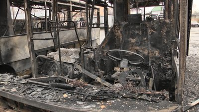 В одного з луцьких перевізників згоріло 4 автобуси В одного з луцьких перевізників згоріло 4 автобуси