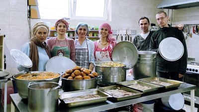 Волонтери у Луцьку готують вегетаріанські обіди безхатькам та малозабезпеченим Волонтери у Луцьку готують вегетаріанські обіди безхатькам та малозабезпеченим