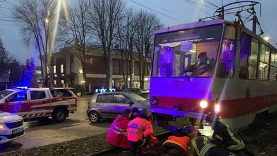 У Запоріжжі чоловік потрапив під трамвай У Запоріжжі чоловік потрапив під трамвай