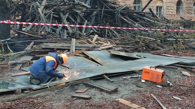 У Полтаві після року перерви відновили роботи у будівлі колишнього кадетського корпусу У Полтаві після року перерви відновили роботи у будівлі колишнього кадетського корпусу