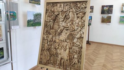 "Відкритий портал": у Тернополі діє виставка дерев'яних скульптур Василя Петровського