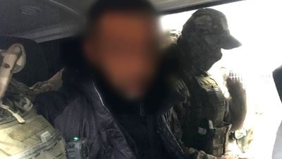 Поліція затримала посередника у замовному вбивстві херсонського бізнесмена Поліція затримала посередника у замовному вбивстві херсонського бізнесмена