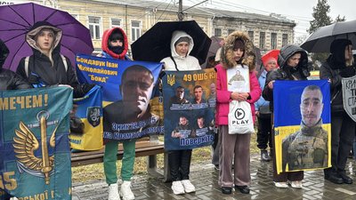 Люди під час акції-нагадування у Миколаєві