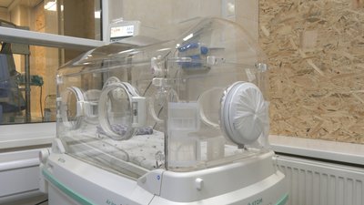Запорізька обласна дитяча лікарня отримала інкубатор з безперебійним живленням для порятунку новонароджених