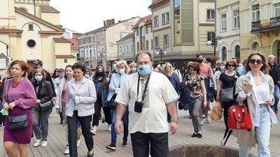 З історіями, легендами та жартами. Як у Франківську проводять безкоштовні екскурсії