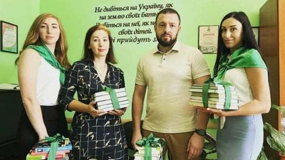 У Хмельницькому триває збір літератури для поранених бійців У Хмельницькому триває збір літератури для поранених бійців
