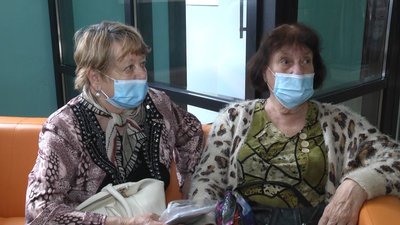 Житомиряни скаржаться, що чергу у "Прозорий офіс" займають ще з ночі Житомиряни скаржаться, що чергу у "Прозорий офіс" займають ще з ночі