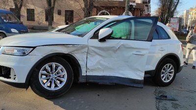 У центрі Черкас сталася ДТП. Є травмовані У центрі Черкас сталася ДТП. Є травмовані