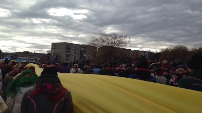Береги Збруча з’єднали 50-тиметровим прапором України між Тернопільською та Хмельницькою областями Береги Збруча з’єднали 50-тиметровим прапором України між Тернопільською та Хмельницькою областями
