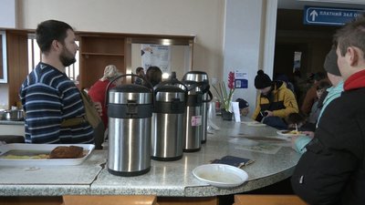 "Куди їдемо – не знаю": із Черкащини курсує евакуаційний потяг "Куди їдемо – не знаю": із Черкащини курсує евакуаційний потяг
