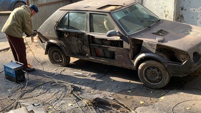 "Синій краб": в Одесі зі старої автівки створили артоб'єкт "Синій краб": в Одесі зі старої автівки створили артоб'єкт