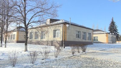 "В це приміщення було пряме попадання". Як живуть у прифронтовому Новолуганському "В це приміщення було пряме попадання". Як живуть у прифронтовому Новолуганському