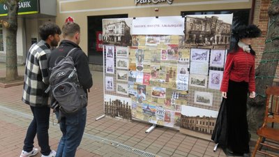Презентація проєкту "Оголені" зацікавила багатьох відвідувачів свята. Презентація проєкту "Оголені" зацікавила багатьох відвідувачів свята.