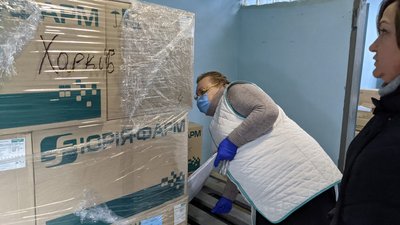 Харківщина отримала першу партію вакцини проти COVID Харківщина отримала першу партію вакцини проти COVID